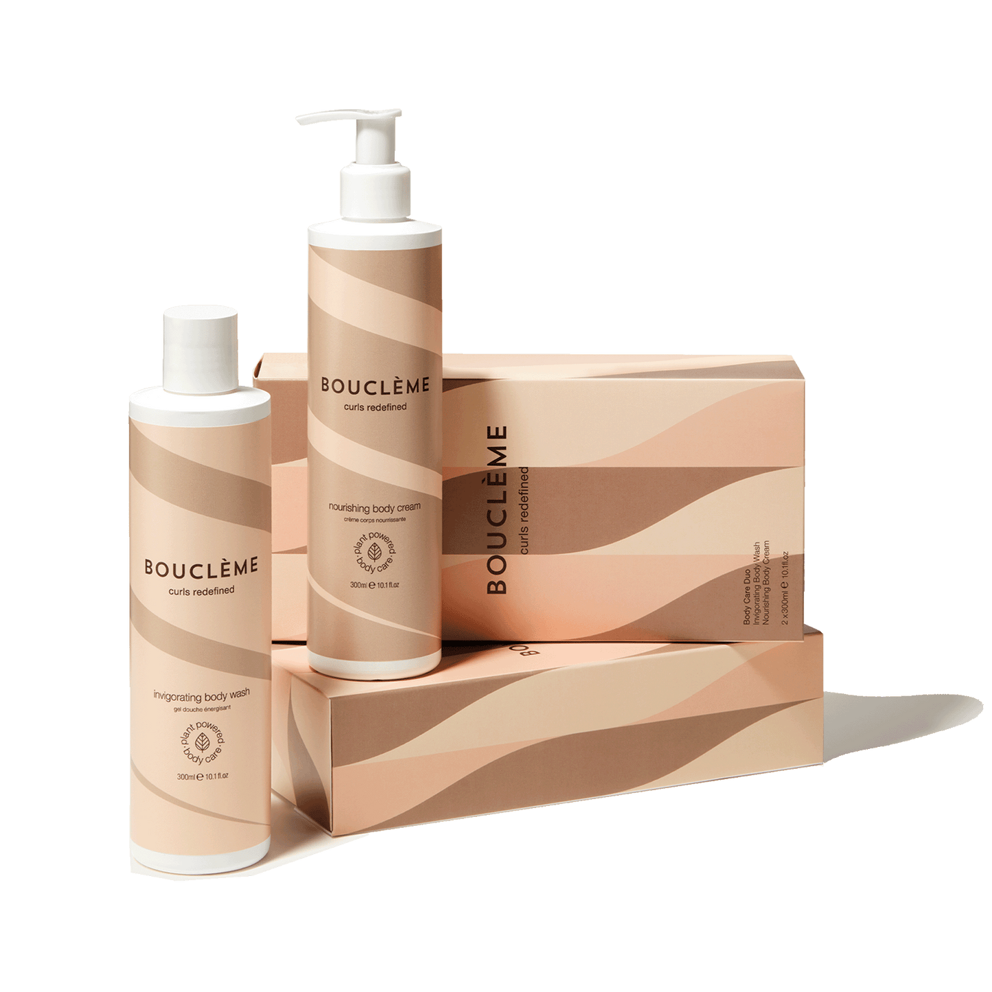 Notre nouveau duo de soins pour le corps promet tous les merveilleux ingrédients naturels que vous aimez chez Bouclème. Le Nettoyant revigorant pour le corps associe la délicate eau de coco à de puissants antioxydants, tandis que la Crème nourrissante pour le corps est enrichie en beurre de karité et en squalène pour protéger contre la perte d'hydratation.