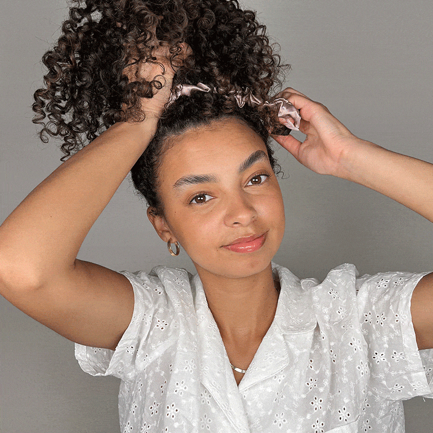 turban en soie - curly hair girl