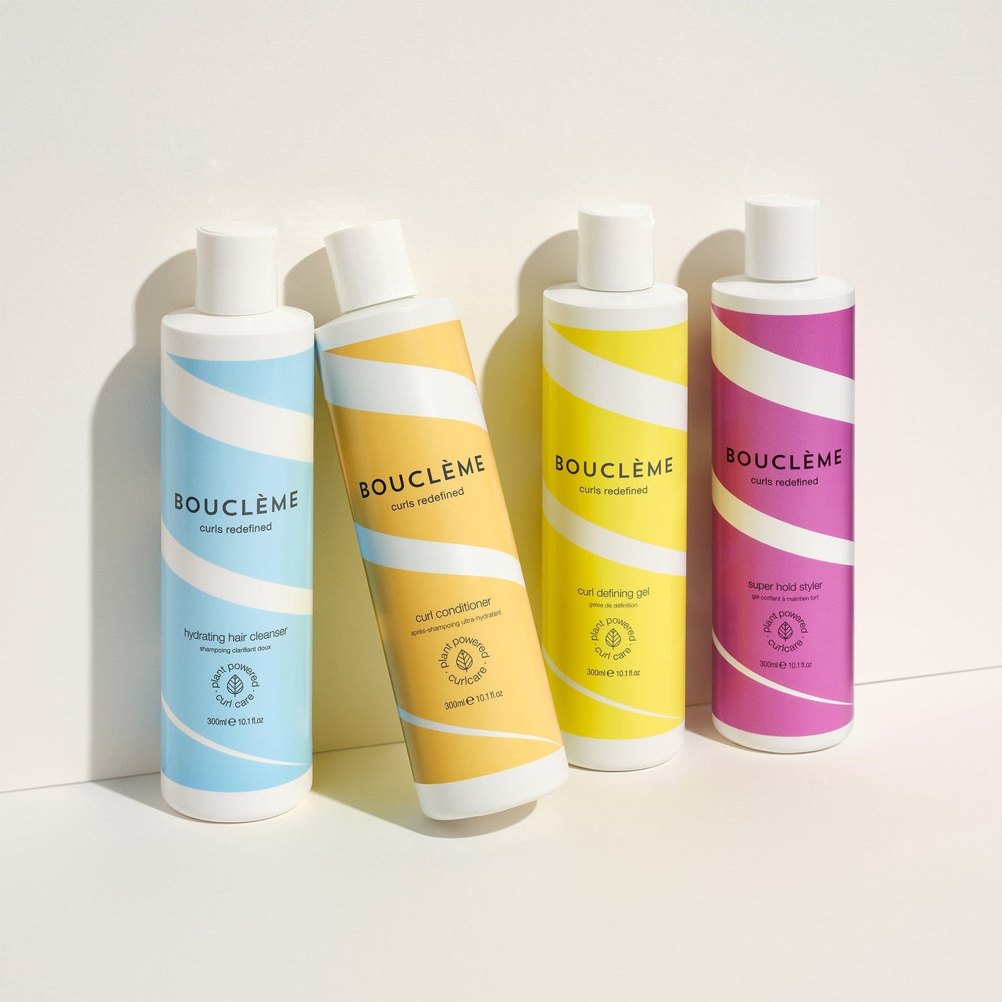 Ce kit ondulations contient tout le nécessaire pour clarifier, revitaliser et créer des ondulations qui tiennent. Les ondulations et les boucles lâches ont besoin d'hydratation, mais peuvent facilement s'alourdir. C'est donc le kit idéal pour clarifier, revitaliser et créer des ondulations qui tiennent.