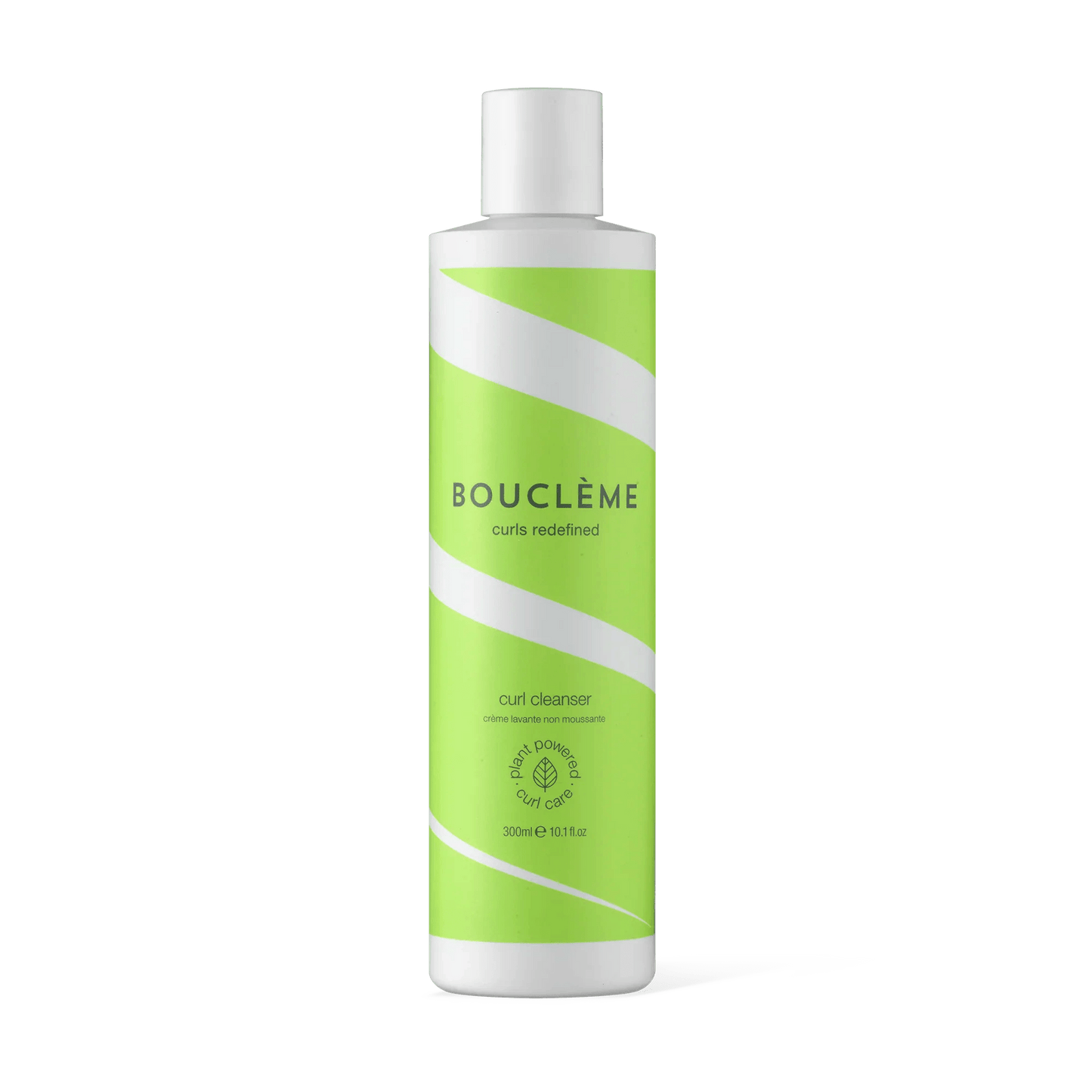 Ce le soin tout-en-un, doux et non moussant, nettoie sans déshydrater et renforce l'hydratation des boucles.