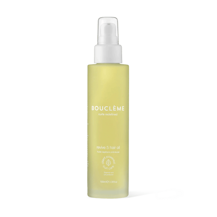 Une huile légère et riche en nutriments de Bouclème qui démêle et protège les cheveux contre l'humidité.