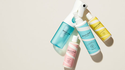 Coiffures de rentrée des classes pour cheveux naturellement bouclés