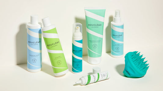 Trouvez le bon nettoyant pour vos cheveux bouclés