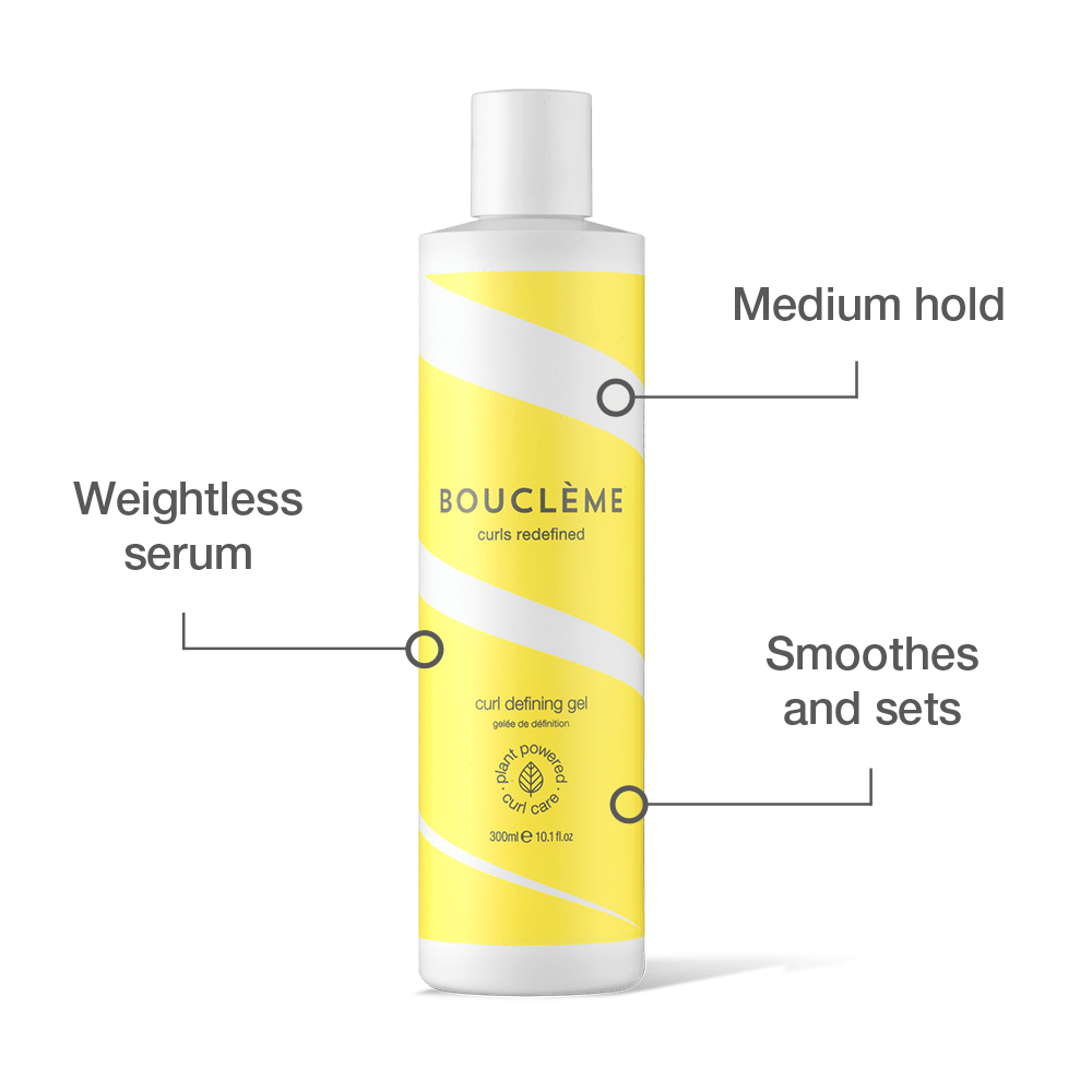 L'infographie sur le gel Bouclème Curl Defining Gel présente ses avantages : tenue moyenne, fini brillant et définition sans frisottis pour une tenue de la coiffure tout au long de la journée.