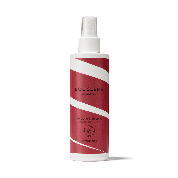 Notre NOUVEAU Spray coiffant à tenue flexible pour des boucles qui rebondies et une définition durable, tout au long de la journée. Maintenez votre style avec ce spray de finition à tenue moyenne à forte. Infusé d'aloe vera et de protéines végétales, il laisse les cheveux souples et forts. Un essentiel pour le coiffage sans aérosol et sans alcool.
