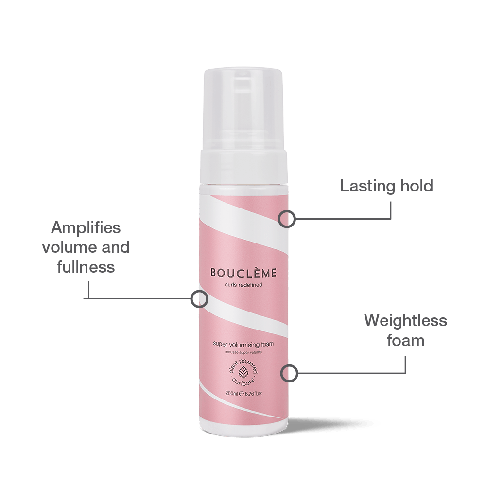 Mousse super-volumisante : apporte un léger effet liftant, donne de l'ampleur et améliore le volume naturel.