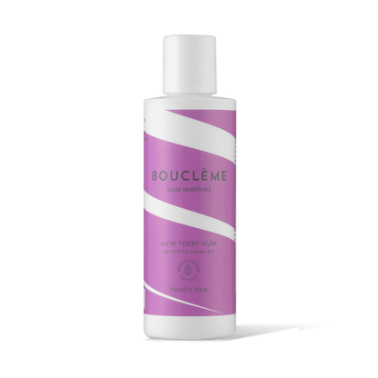 Le gel pour cheveux bouclés pour une définition et une tenue incomparables, afin de maintenir vos boucles en forme tout au long de la journée.